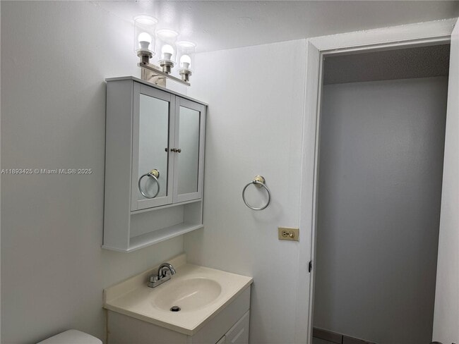 Foto del edificio - 8990 SW 24th St