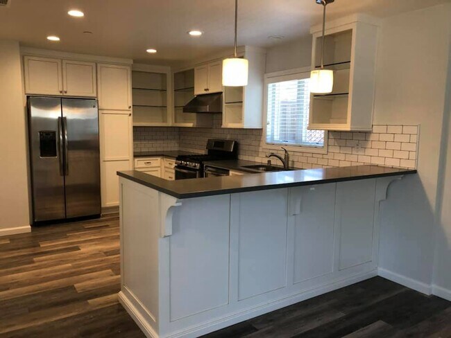 Kitchen - 13533 Aurora Dr