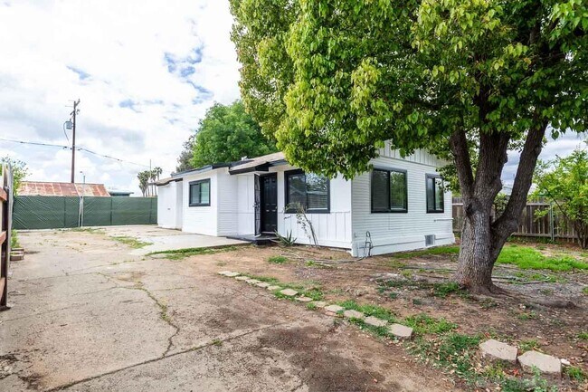 Building Photo - 717 Park Pl
