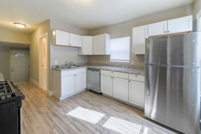 Building Photo - 1115 4th St NE