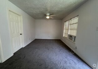 Building Photo - 831-832 Deerpass Dr