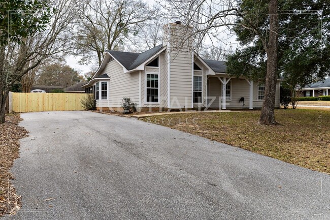 Building Photo - Beautiful 4 Bedroom/3 Bathroom Home in Wes...