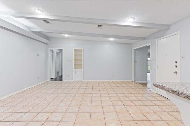 Foto del edificio - 118 E Thornton Rd