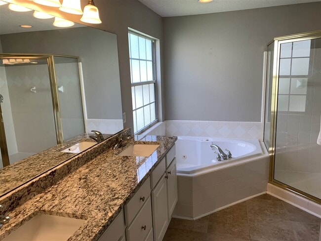 Building Photo - 2935 Glen Ives Dr