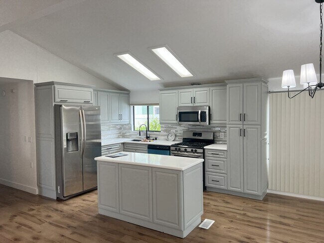Foto del edificio - Corner lot 55+ Community Home