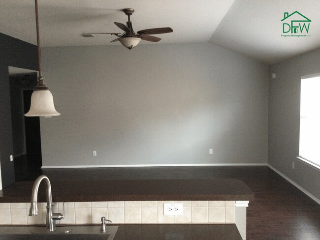 Building Photo - 9120 Goldenview Dr