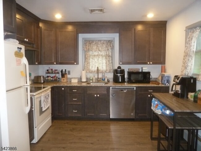 Foto del edificio - 72 Kennedy Rd