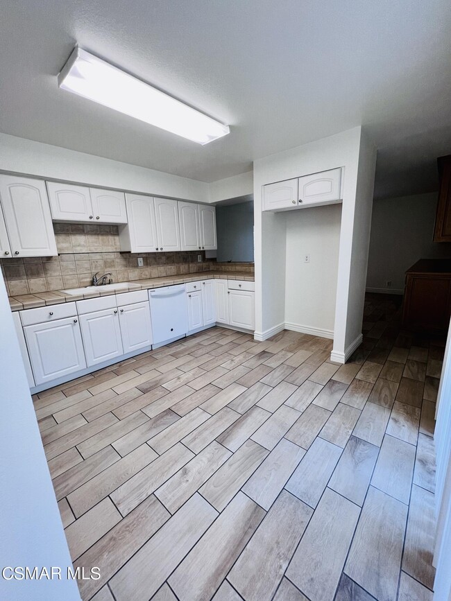 Foto del edificio - 937 Shadow Lake Dr