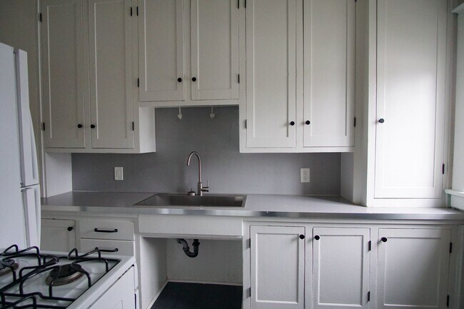 Building Photo - St. Johns Cool-Contemporary Studio Ready S...