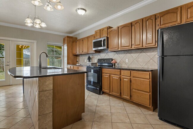 Building Photo - 7613 Glen Vista Dr