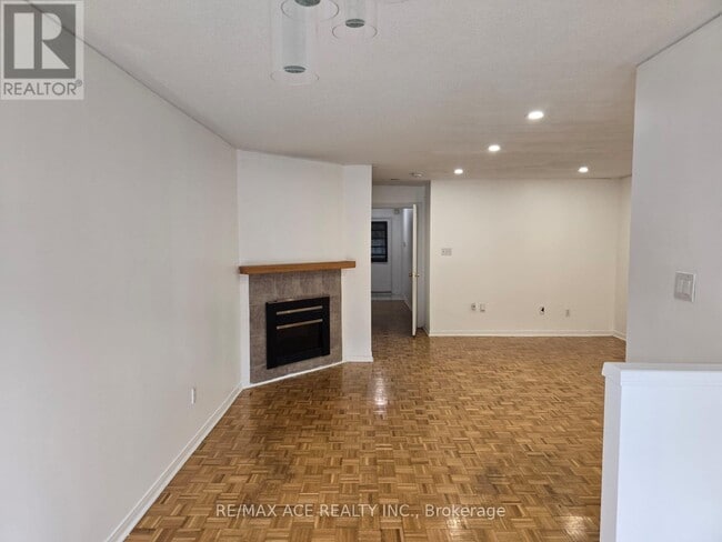 Building Photo - 104 Sunfield Rd