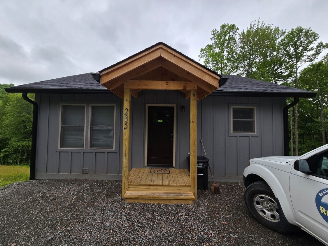 Primary Photo - Two Bedroom Cabin in Tennessee