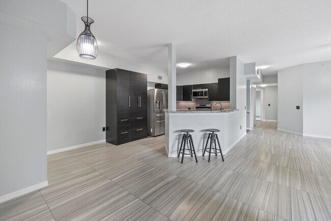 Foto del edificio - 330 Crestwood Cir
