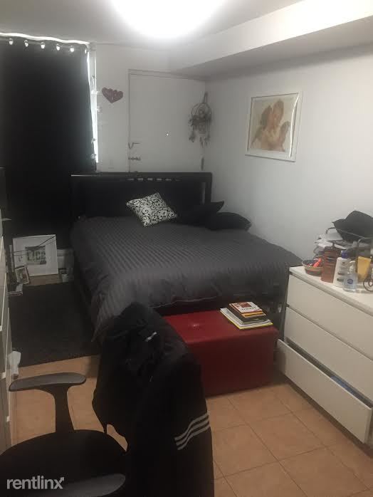 Building Photo - 2354 Crescent St