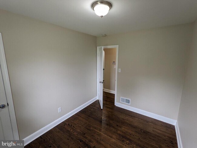 Foto del edificio - 5906 Robin Ln