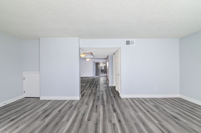 Building Photo - 1600 Mabury St