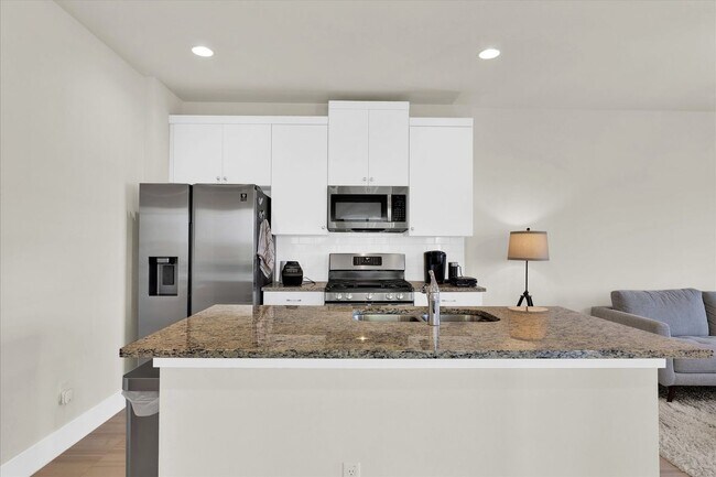 Building Photo - 433 White Steppe Way