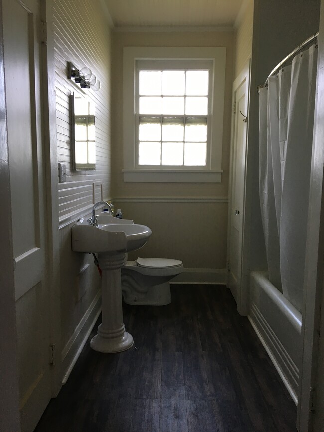 Baño 2 - 1039 lady of the lake rd