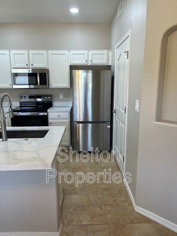 Foto del edificio - 6920 E 4th St