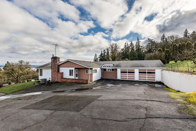 Building Photo - 61269 Columbia River Hwy