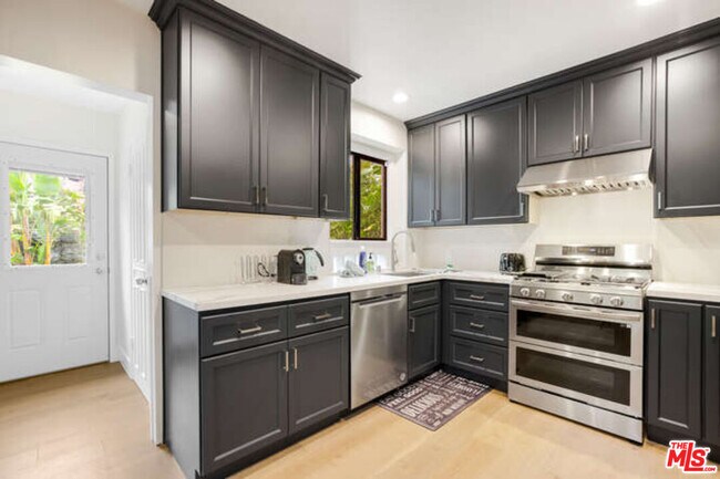 Foto del edificio - 4437 Vantage Ave