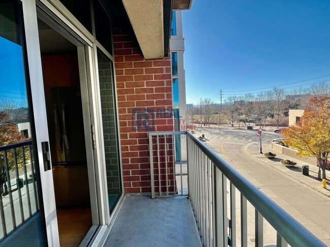 Building Photo - 1700 Bassett St