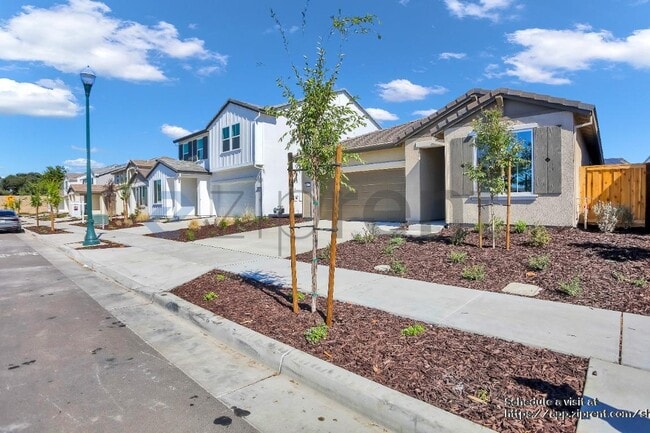 Building Photo - 15474 Hedges Dr