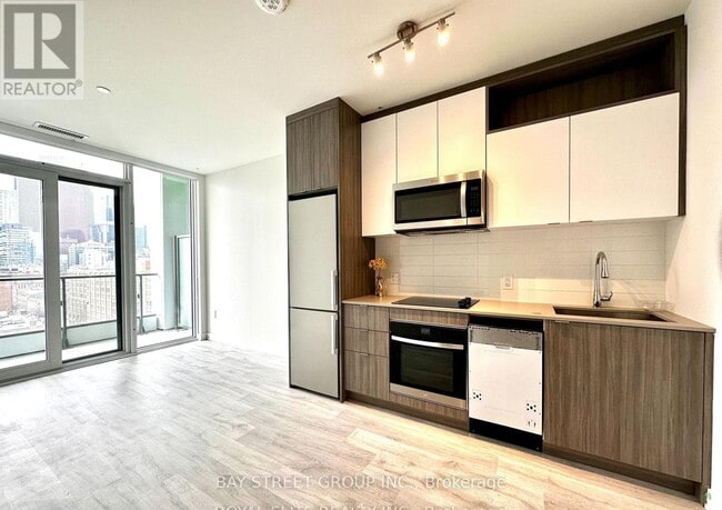 Building Photo - 135 Lower Sherbourne St