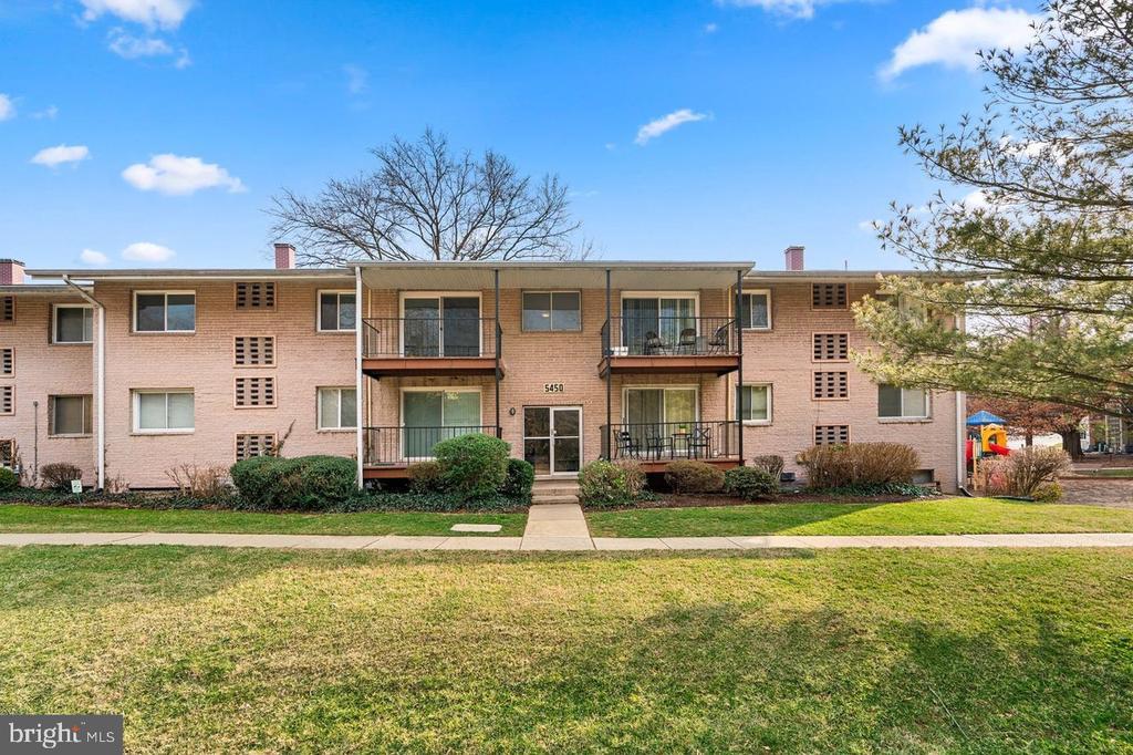 Foto principal - 5450 85th Ave