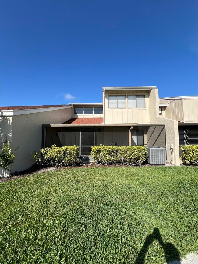 Building Photo - 1584 SW Crossing Cir