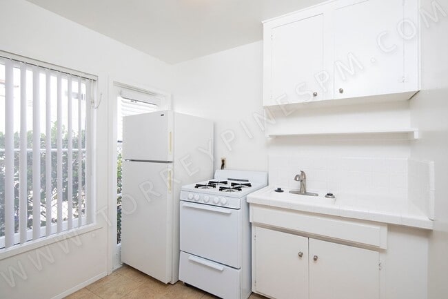 Building Photo - Charming Studio Cottage in the Heart of Pa...