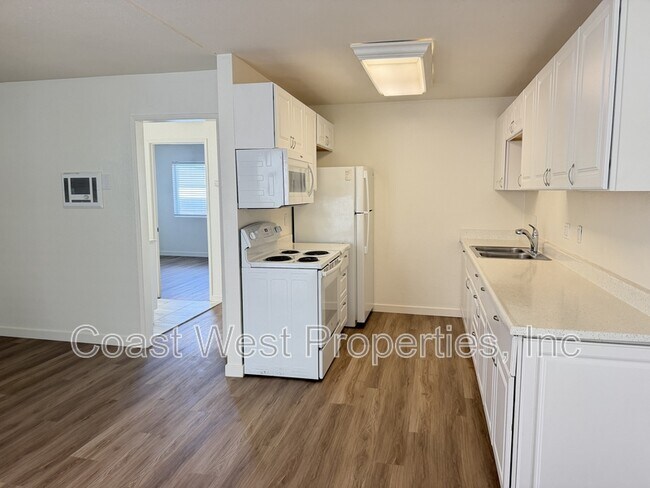 Building Photo - 3840 Carlsbad Blvd