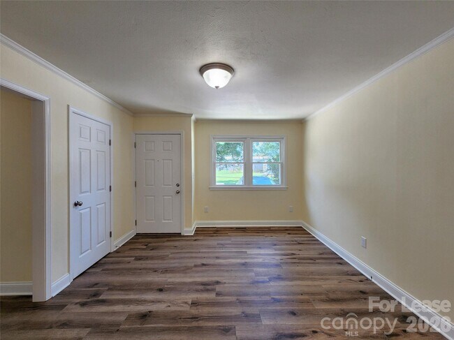 Foto del edificio - 705 China Grove Hwy
