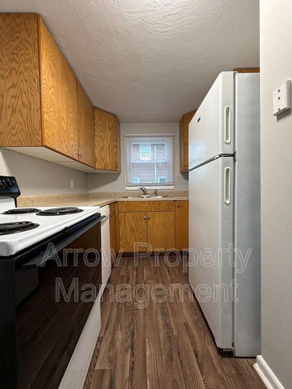 Building Photo - 5421 Benton St