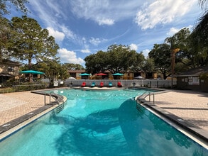 Building Photo - Windsor Manor