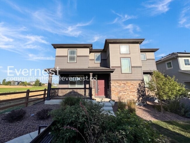 Building Photo - 4 bed/2.5 bath Stunning Single Family Home with Modern Amenities