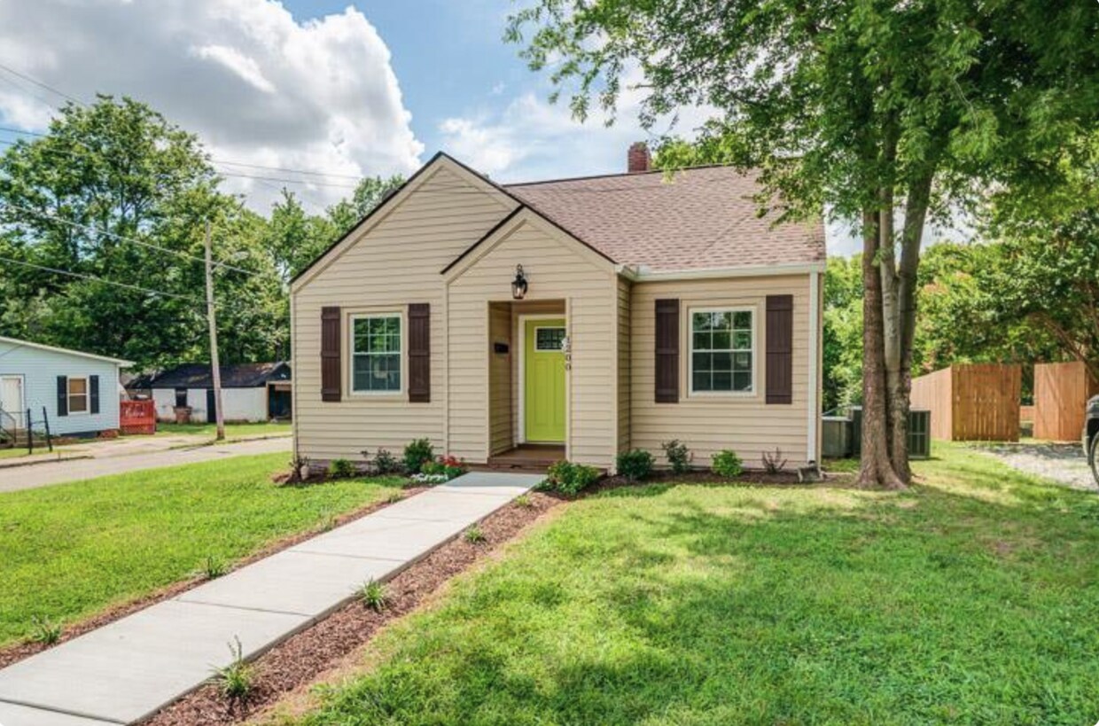 Primary Photo - 2 bd/ 1bth w/ heated storage shed, fenced ...