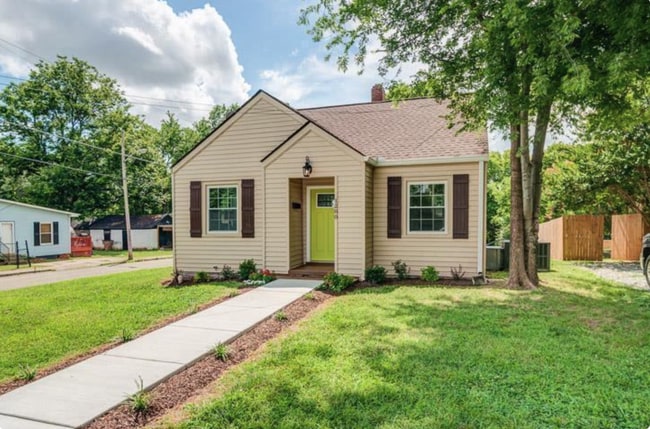 2 bd/ 1bth w/ heated storage shed/studio, fenced yard - 2 bd/ 1bth w/ heated storage shed/studio, fenced yard Apartment