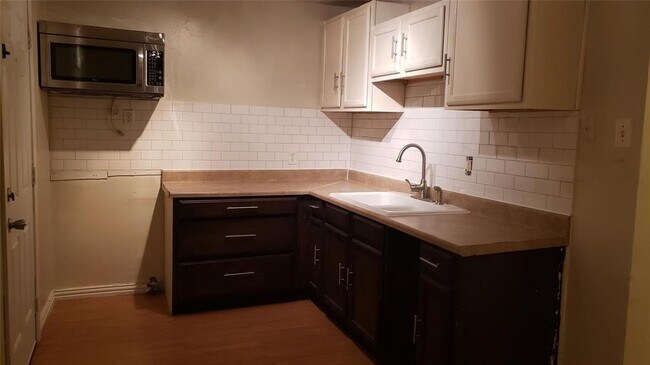 Foto del edificio - 5505 Lester Granger Dr