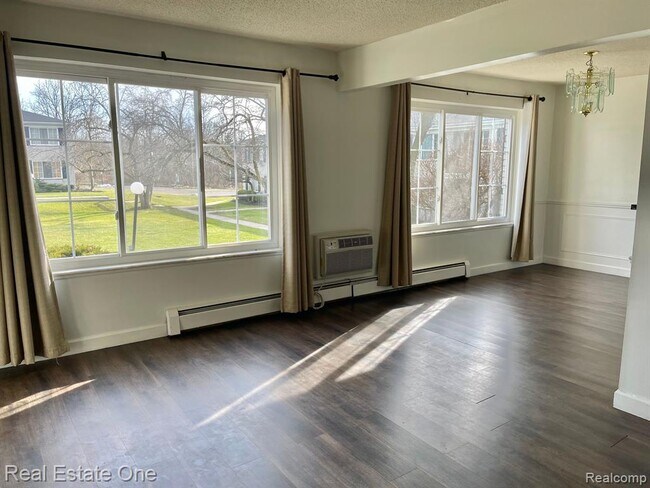 Foto del edificio - 100 W Hickory Grove Rd