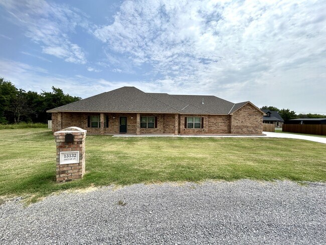 Building Photo - 13132 NE Jaguar Ln
