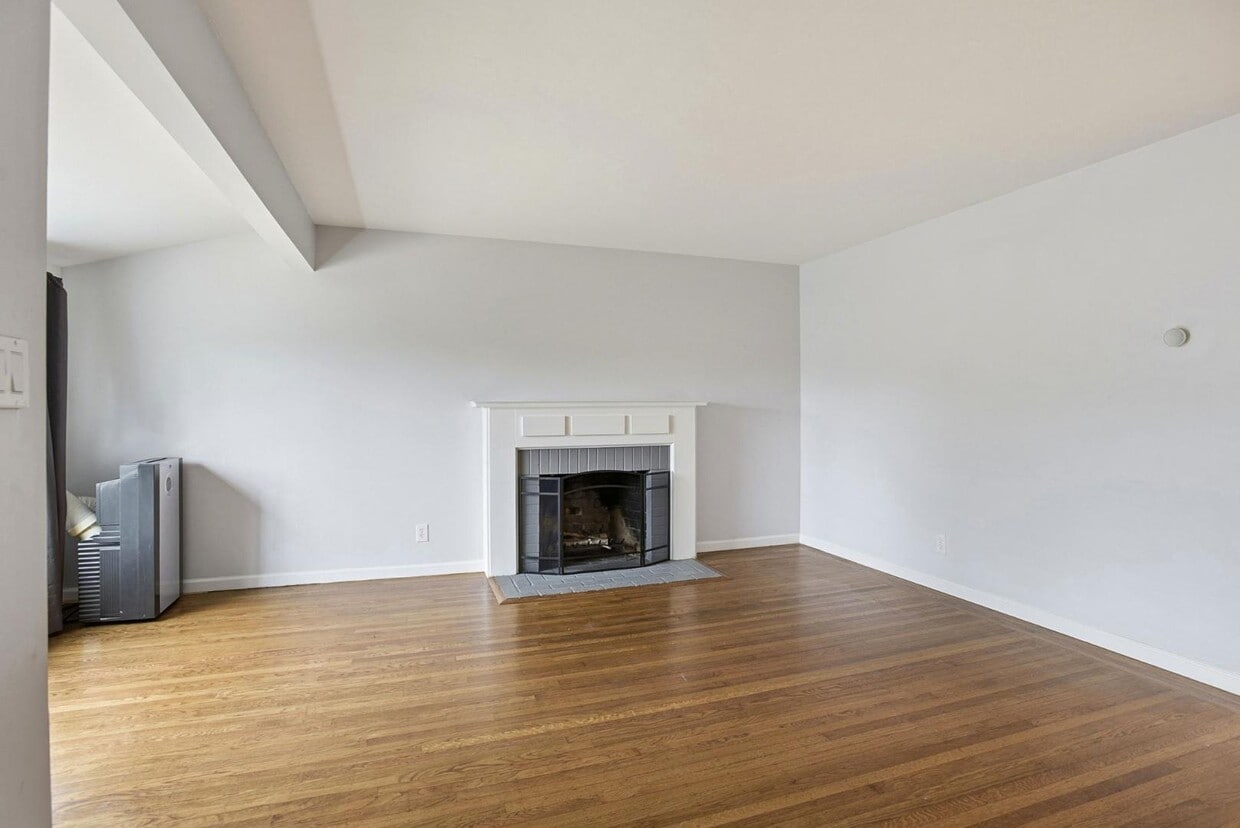 Primary Photo - 251 C St