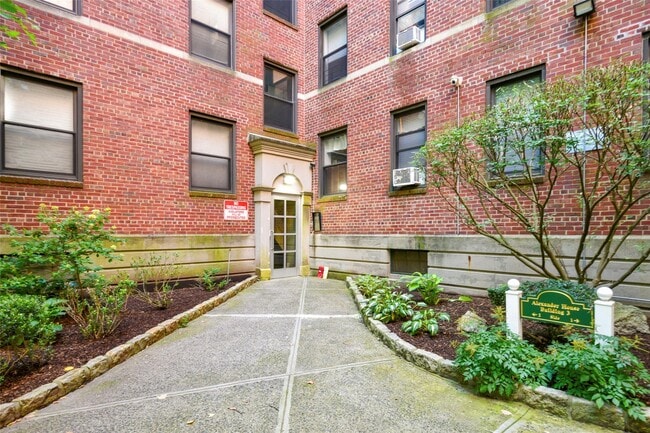 Building Photo - 325 Richbell Rd