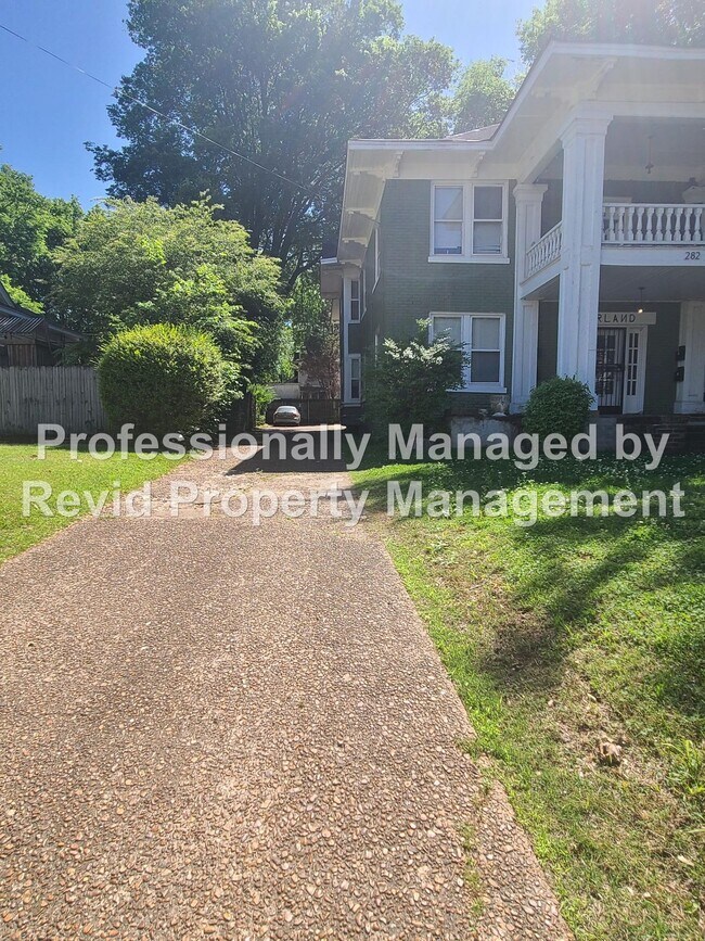 Foto del edificio - Move In Special! First Month Free!