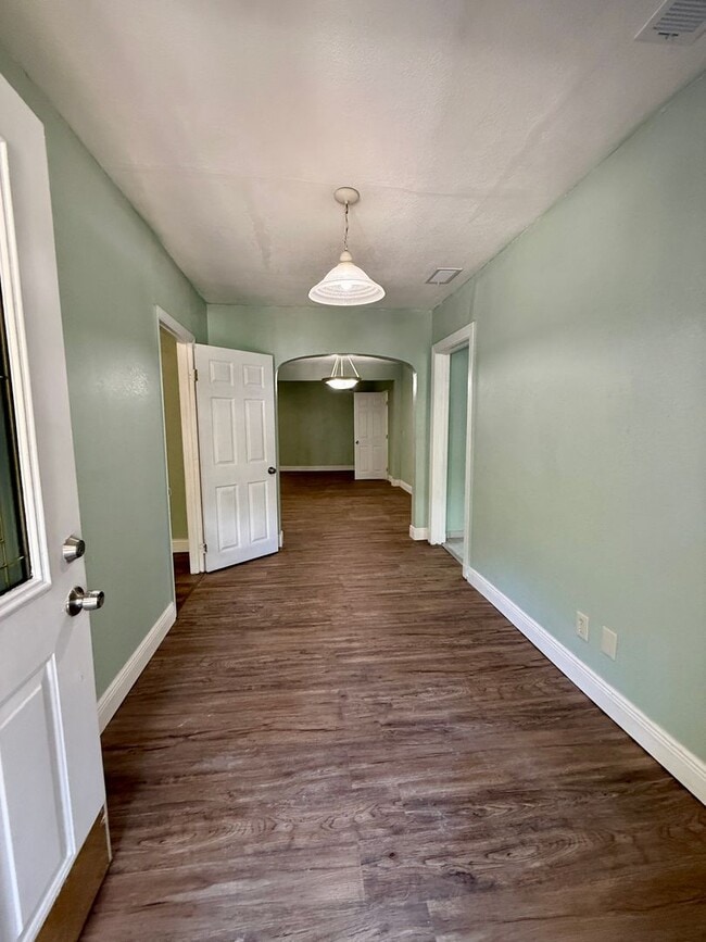 Building Photo - Great and Affordable 4 Bedroom 2 Bathroom House for Rent