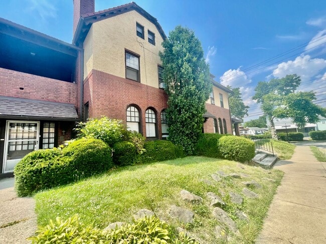 Building Photo - 1939 Crafton Blvd