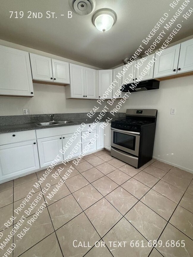 Building Photo - 719 2nd St Unit B. - $200 OFF FIRST MONTH'...