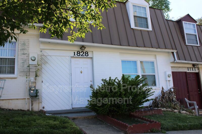 Primary Photo - 1828 Village Green Dr