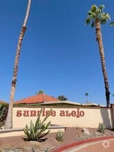 Building Photo - 686 N Palomar Cir