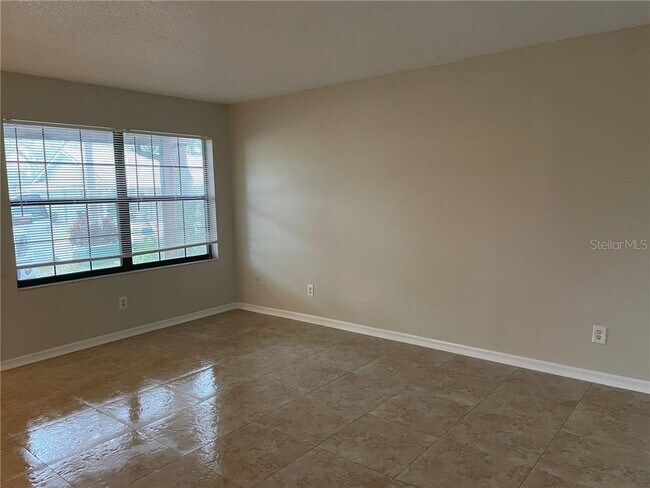 Building Photo - 496 Tamarack St